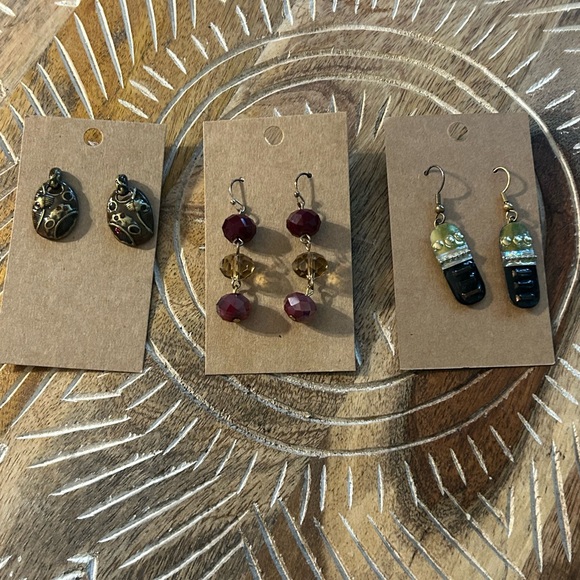 Jewelry - Elegant Black and Gold Earrings Set